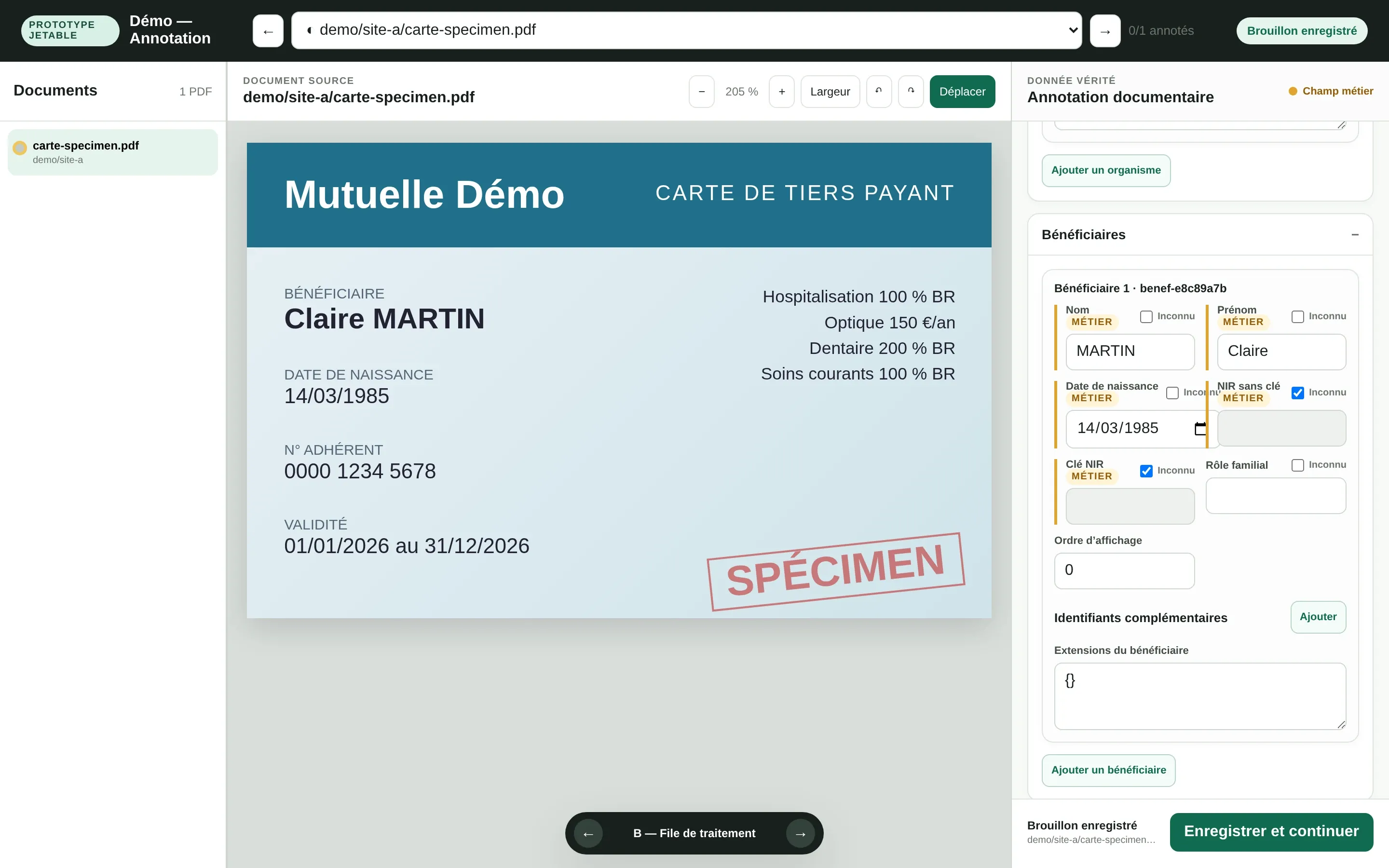 Outil d’annotation : une carte de tiers payant spécimen à gauche, les champs métier du bénéficiaire à droite